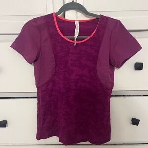 lululemon athletica Magenta Short Sleeve Tee